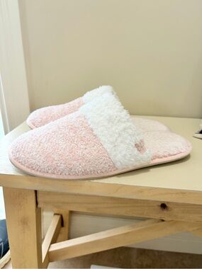 Barefoot Dreams Cozy Pink & White Fuzzy Slip-On Slippers